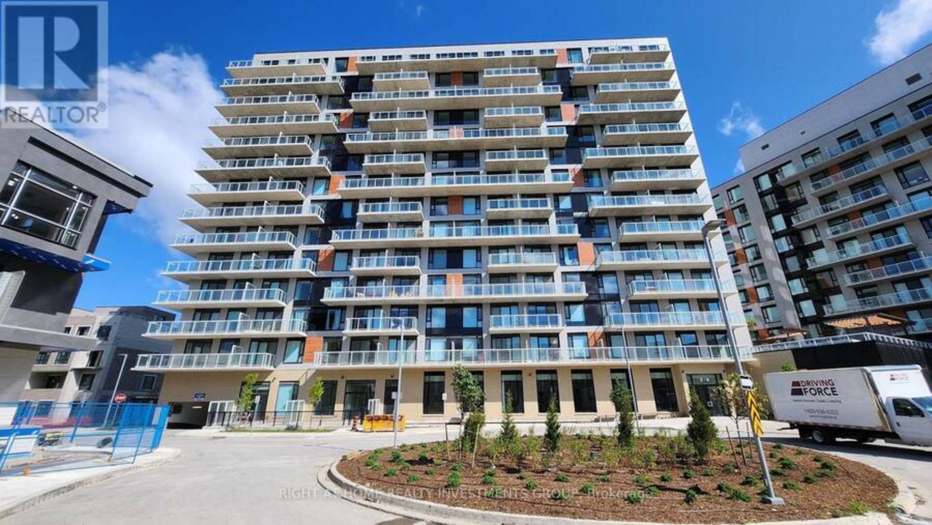 833 - 2 DAVID EYER ROAD Richmond Hill