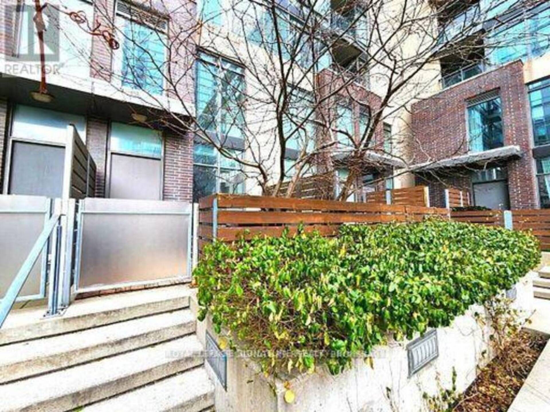 TH110 - 15 BRUNEL COURT Toronto