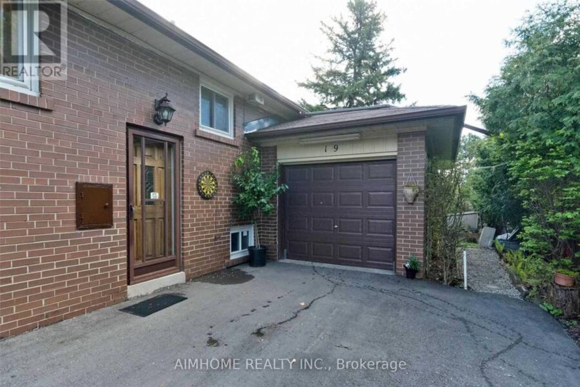 UPPER - 19 LOCHINVAR CRESCENT Toronto