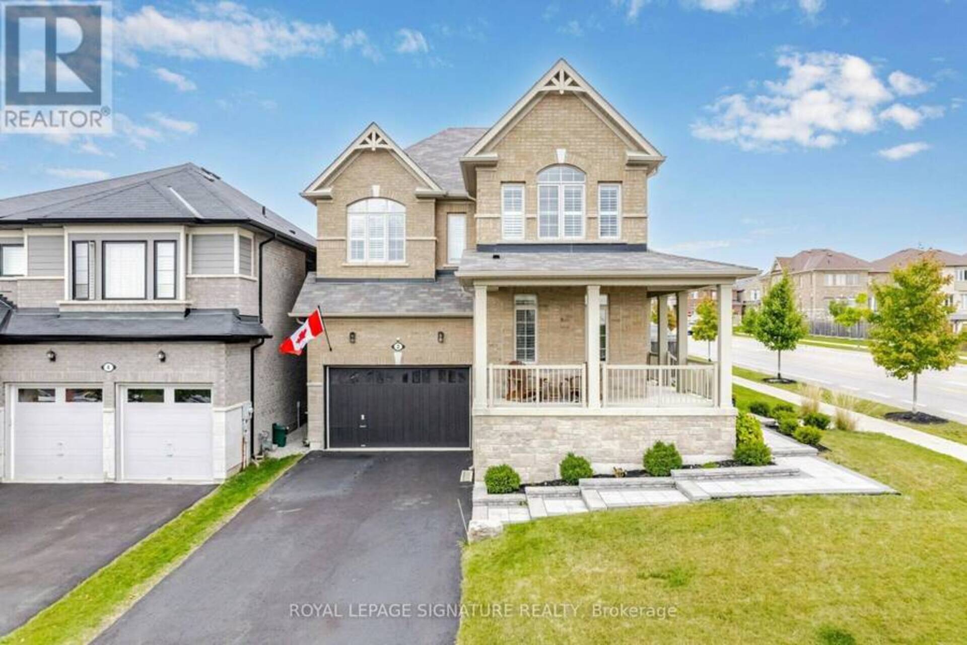 2 HACKETT STREET East Gwillimbury 