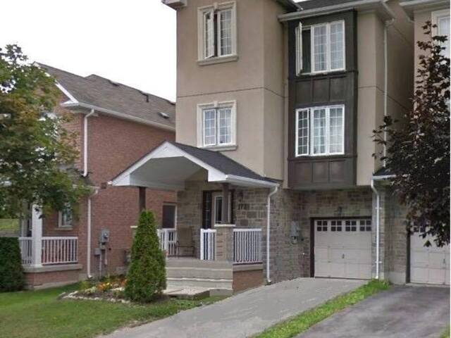 172 DEAN BURTON LANE E Newmarket  Ontario