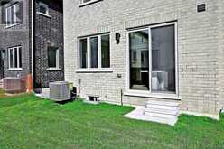 15 SCHMELTZER CRESCENT Richmond Hill 