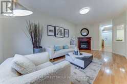 21 DEBONAIR DRIVE Richmond Hill 