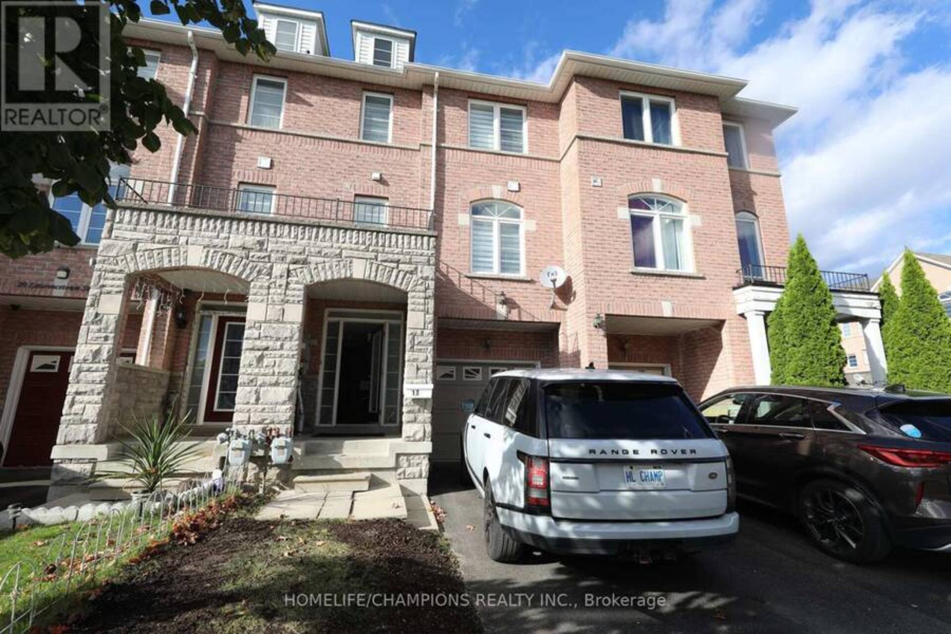 18 LAWRENCE TOWN STREET Ajax 