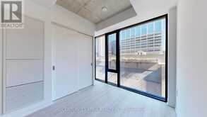 513 - 195 MCCAUL STREET Toronto