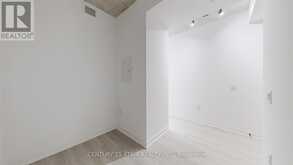 513 - 195 MCCAUL STREET Toronto