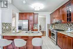 15 ROUNDSTONE DRIVE Brampton