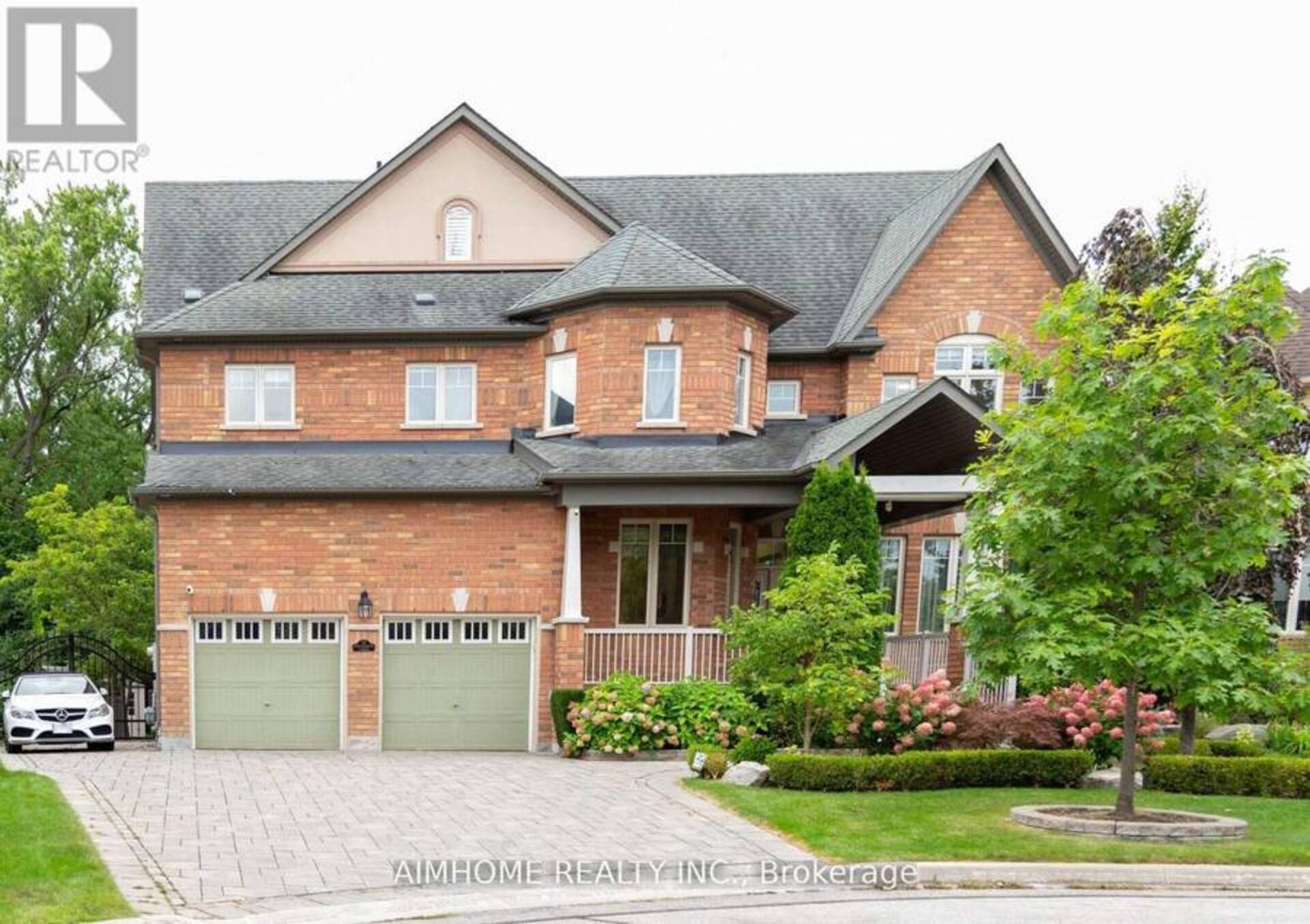 15 BIRCHBARK COURT Richmond Hill 