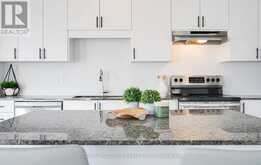 72 - 370C RED MAPLE DRIVE Richmond Hill 