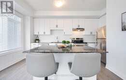 72 - 370C RED MAPLE DRIVE Richmond Hill 