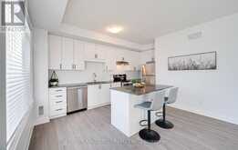 72 - 370C RED MAPLE DRIVE Richmond Hill 