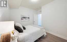 72 - 370C RED MAPLE DRIVE Richmond Hill 