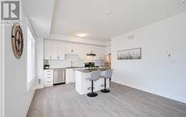 72 - 370C RED MAPLE DRIVE Richmond Hill 