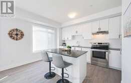 72 - 370C RED MAPLE DRIVE Richmond Hill 