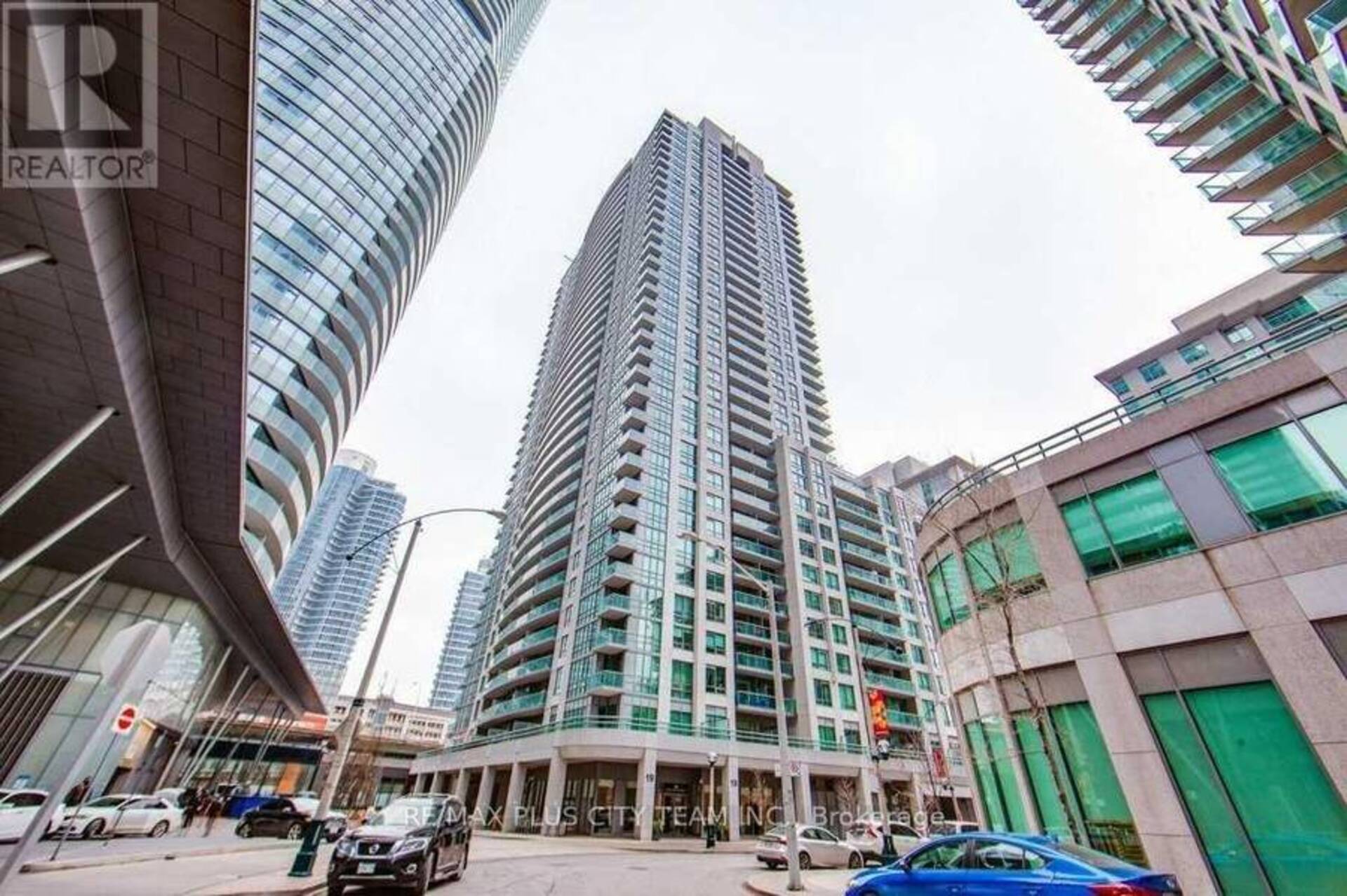 203 - 19 GRAND TRUNK CRESCENT Toronto