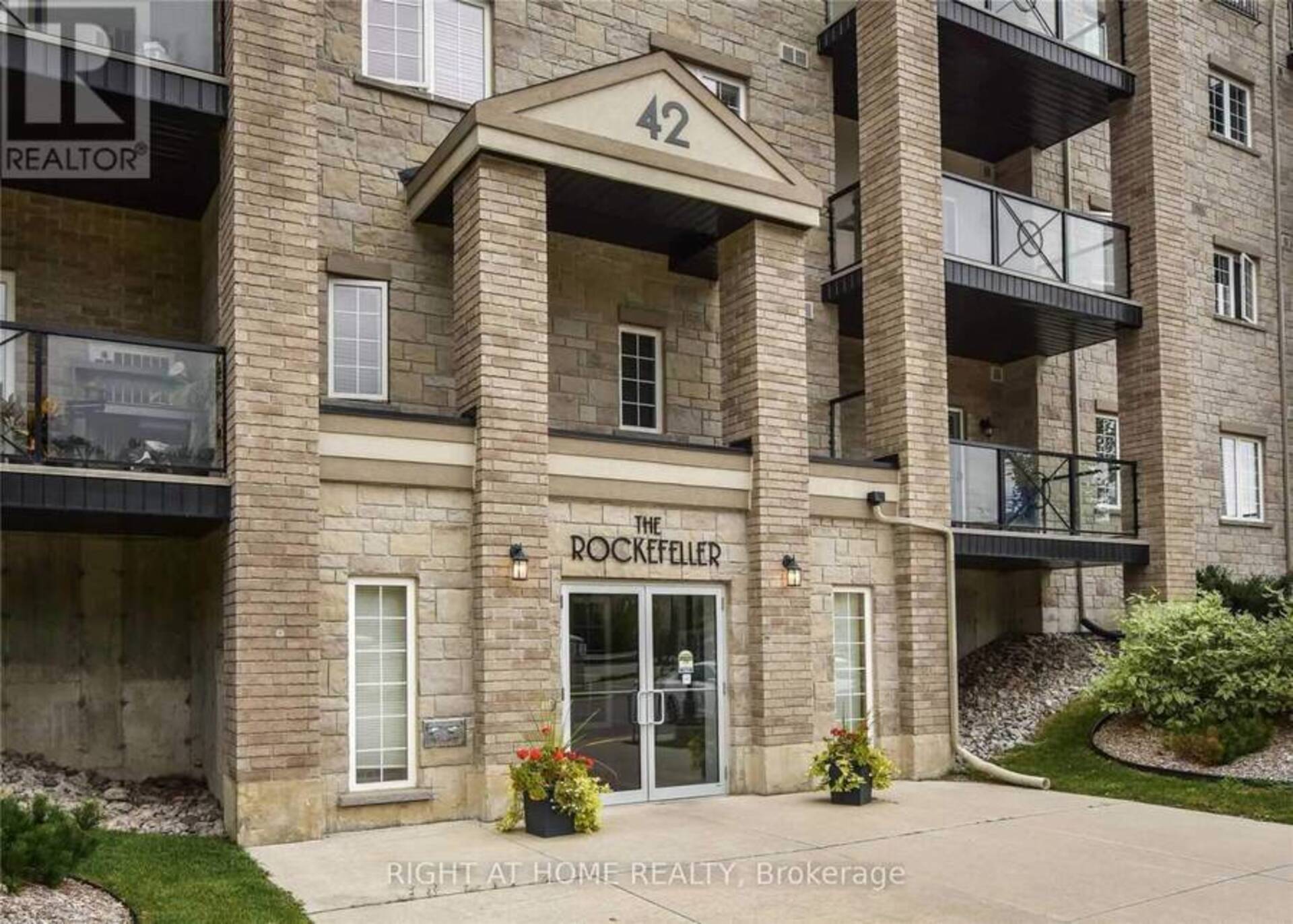 106 - 42 FERNDALE DRIVE S Barrie