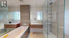 8 - 56 LIPPINCOTT STREET Toronto