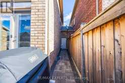 10 CLAUDVIEW STREET King 