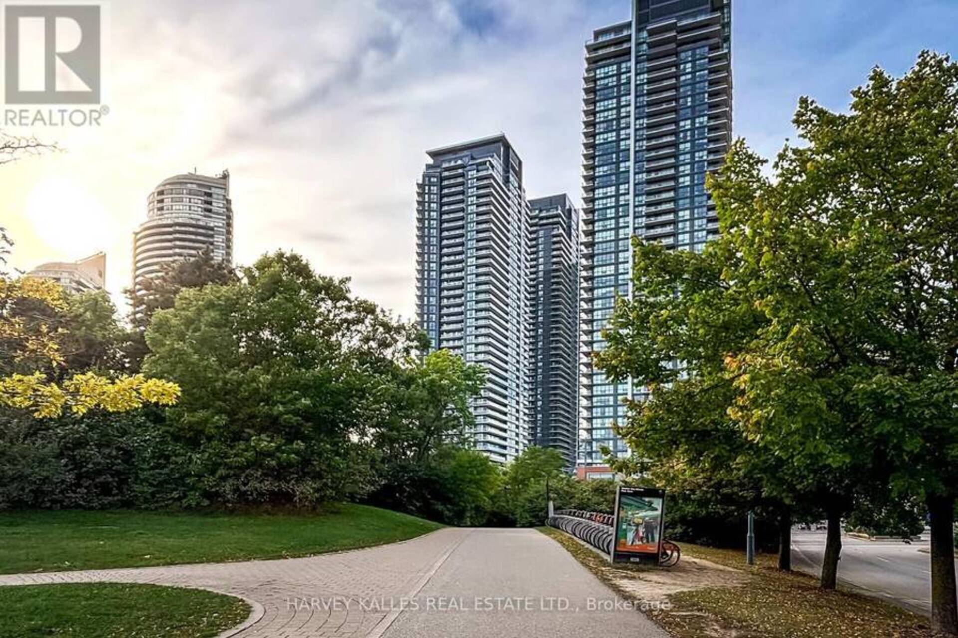 909 - 2212 LAKESHORE BOULEVARD W Toronto