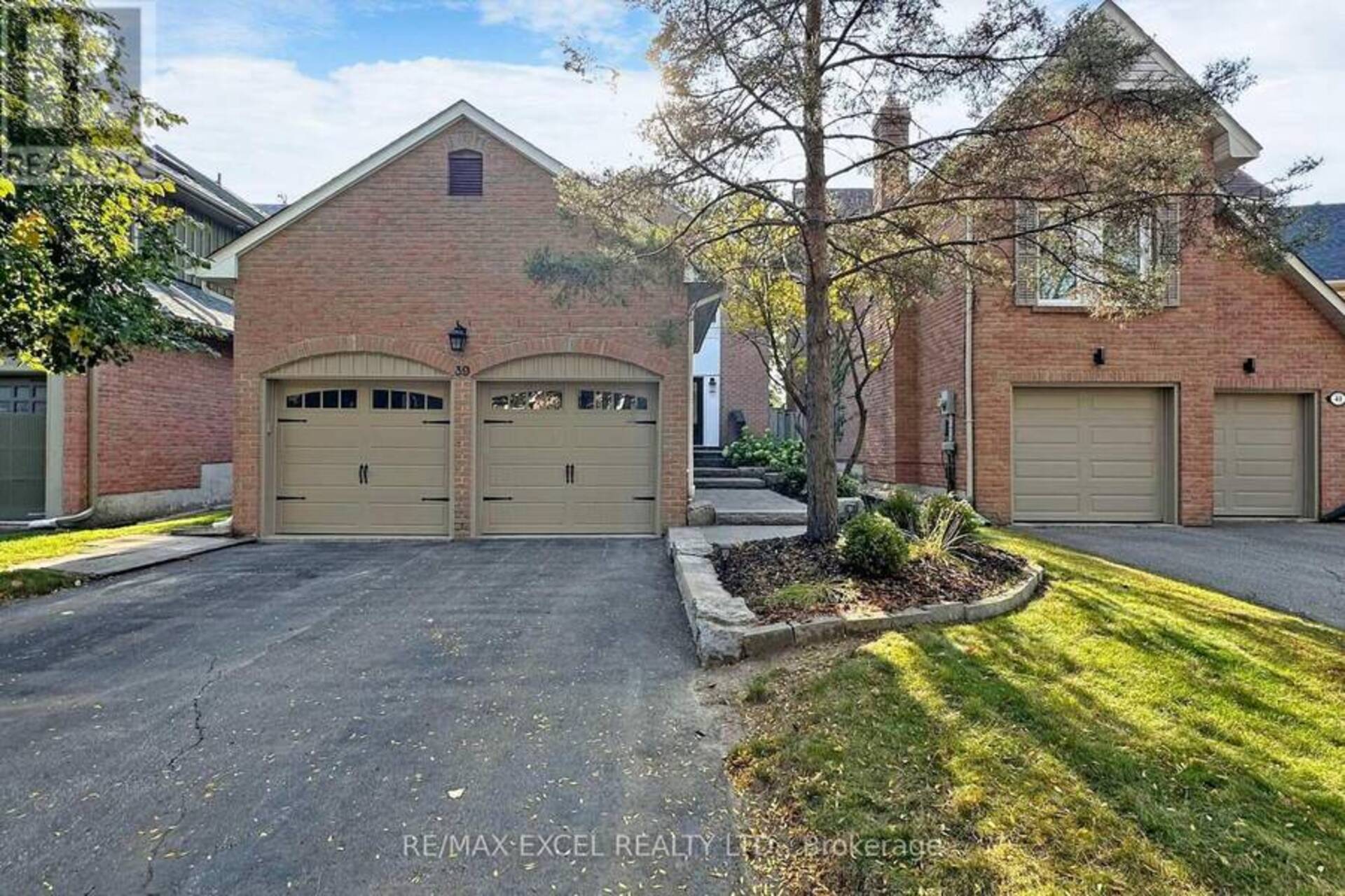 39 REDWOOD LANE Markham 