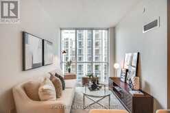 802 - 1 YORKVILLE AVENUE Toronto