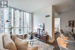 802 - 1 YORKVILLE AVENUE Toronto