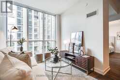 802 - 1 YORKVILLE AVENUE Toronto