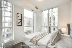 802 - 1 YORKVILLE AVENUE Toronto