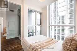 802 - 1 YORKVILLE AVENUE Toronto