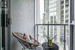 802 - 1 YORKVILLE AVENUE Toronto