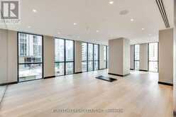 802 - 1 YORKVILLE AVENUE Toronto