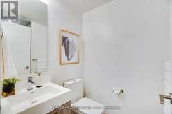 802 - 1 YORKVILLE AVENUE Toronto