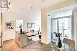 802 - 1 YORKVILLE AVENUE Toronto