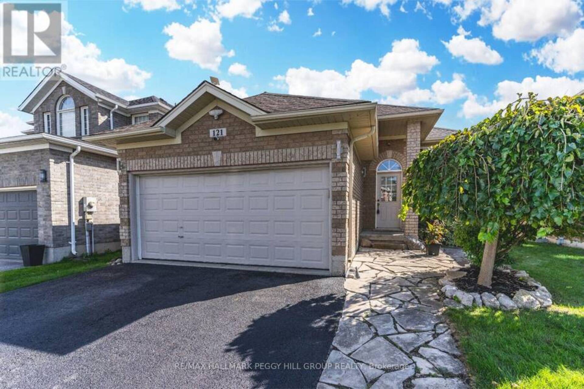 121 SOVEREIGNS GATE Barrie 