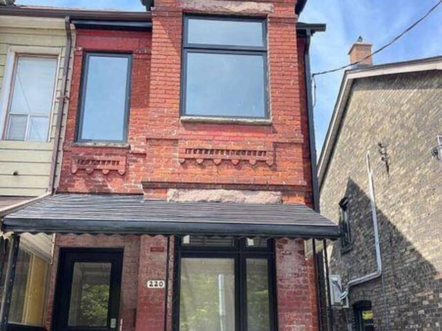 UPPER - 220 CLAREMONT STREET Toronto  Ontario