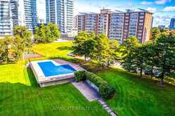 802 - 10 PARKWAY FOREST DRIVE Toronto 