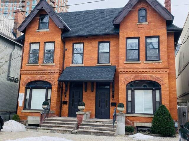 2 - 19 LOWTHER AVENUE Toronto  Ontario