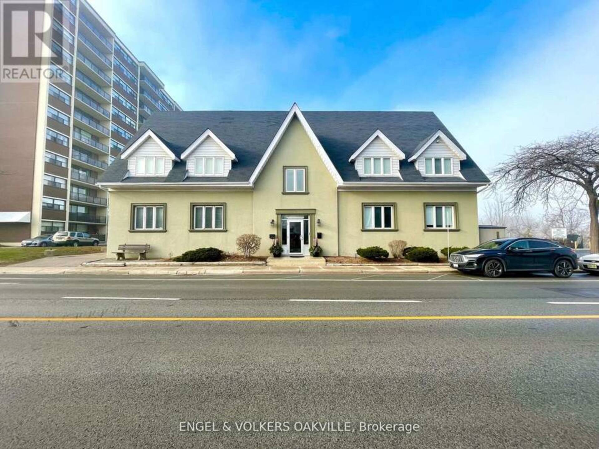 200 - 151 RANDALL STREET Oakville