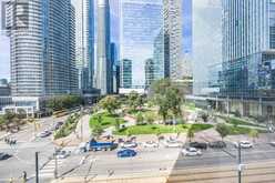 712 - 77 HARBOUR SQUARE Toronto 