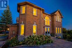 35 EDGEMONT COURT Richmond Hill 