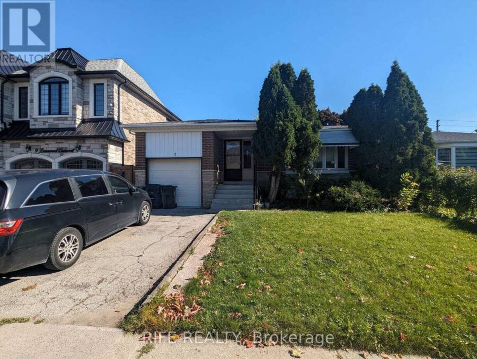 MAIN FL - 7 LEESWOOD CRESCENT Toronto