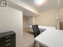 ROOM 4 - 42 FAIRCHILD AVENUE Toronto 