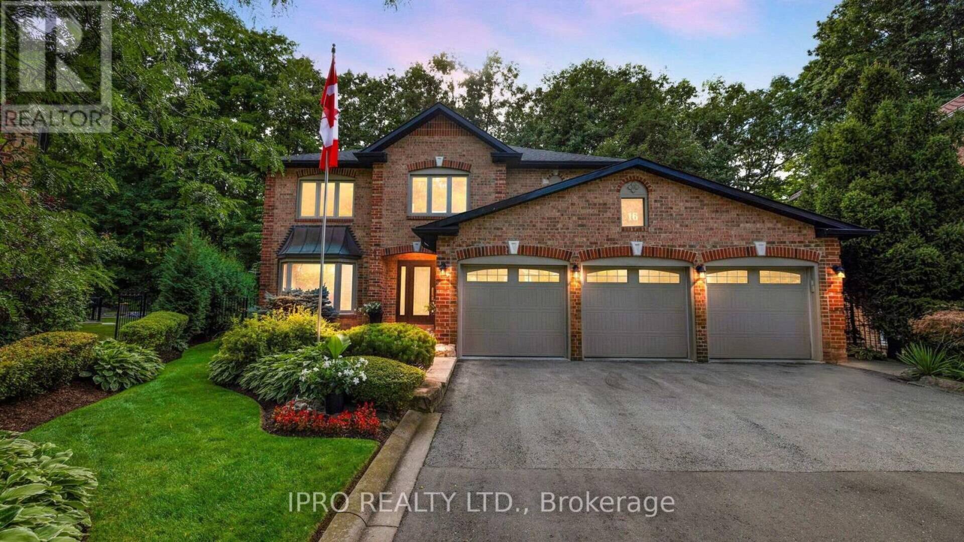 16 GRAND OAKS COURT Brampton