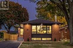 15 WANTANOPA CRESCENT Toronto 