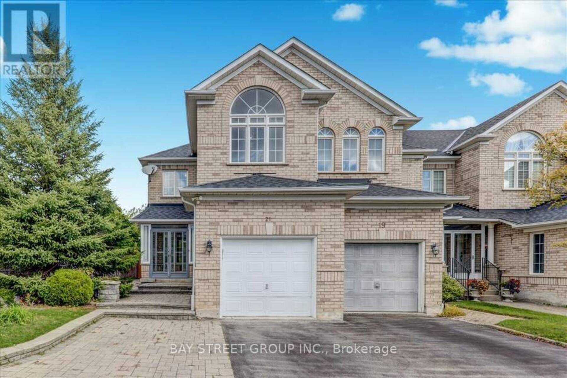 21 DEBONAIR DRIVE Richmond Hill 