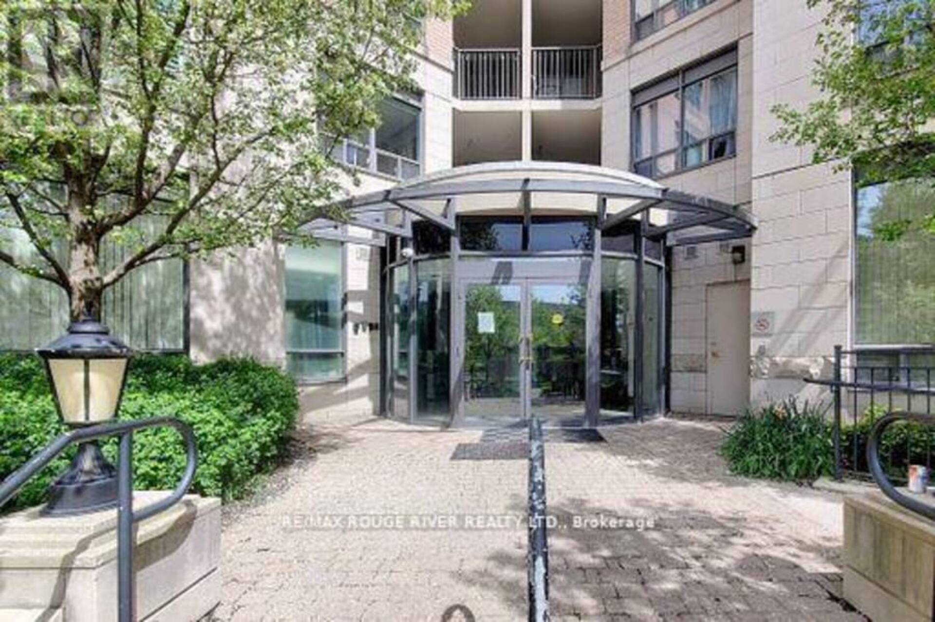 T09 - 16 DALLIMORE CIRCLE Toronto 