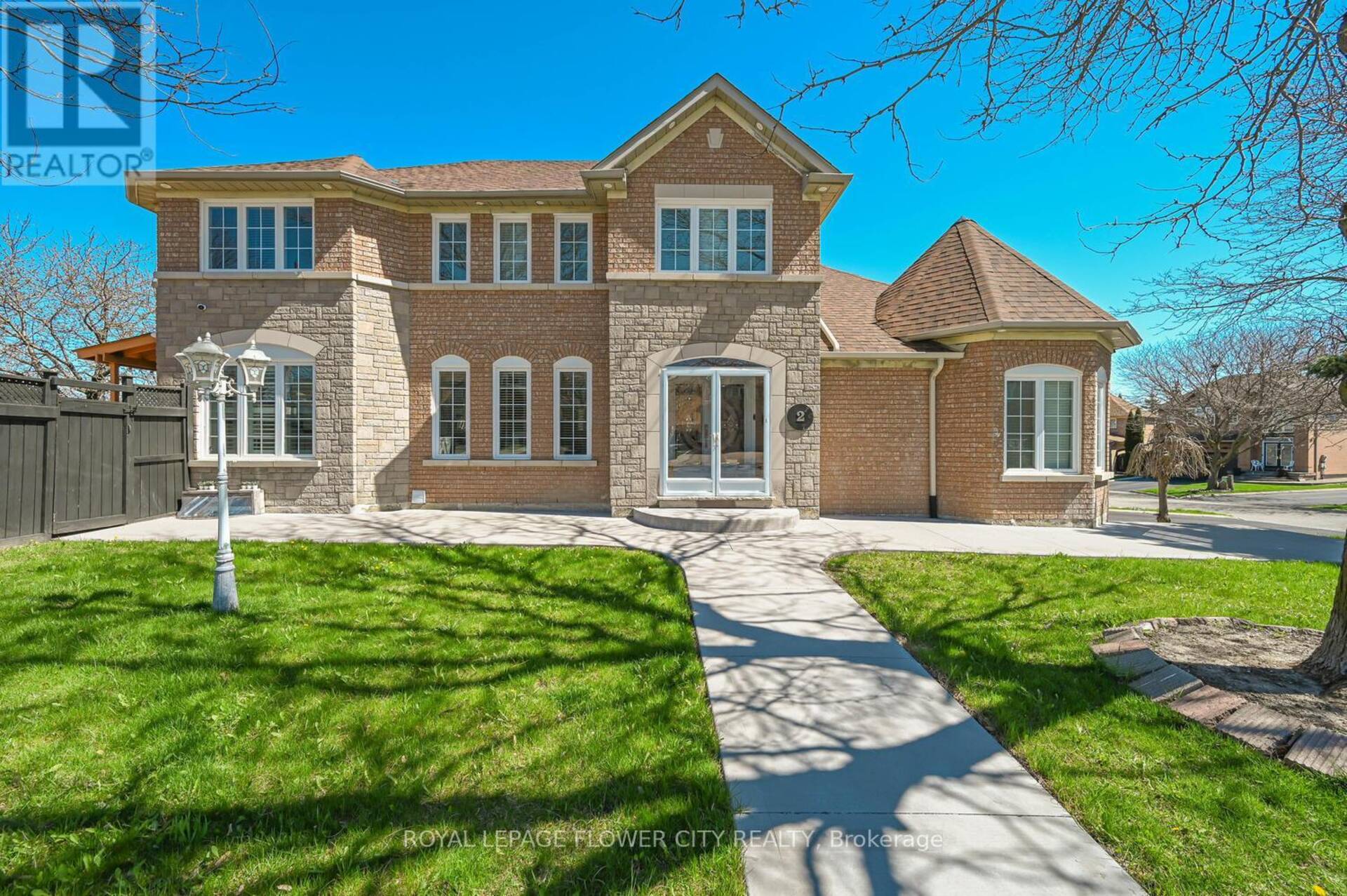 2 BLACK HILLS COURT Brampton