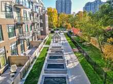 401 - 8 BEVERLEY GLEN BOULEVARD N Vaughan 