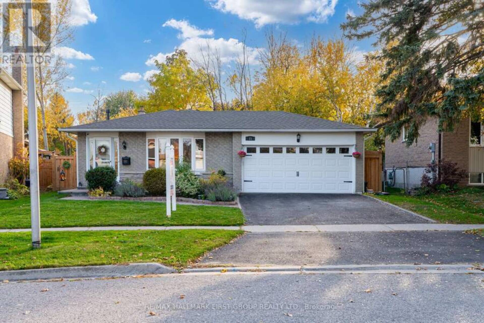 11 ROSALYNNE AVENUE Clarington