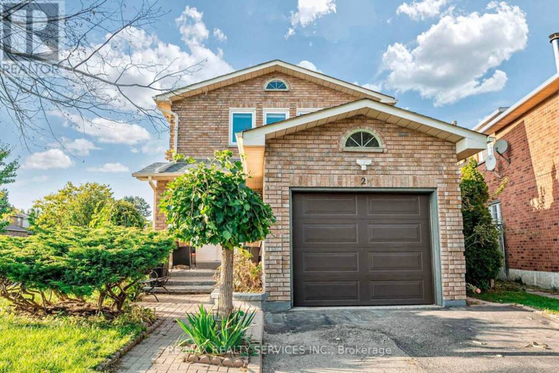 2 LANGHOLM COURT Brampton 